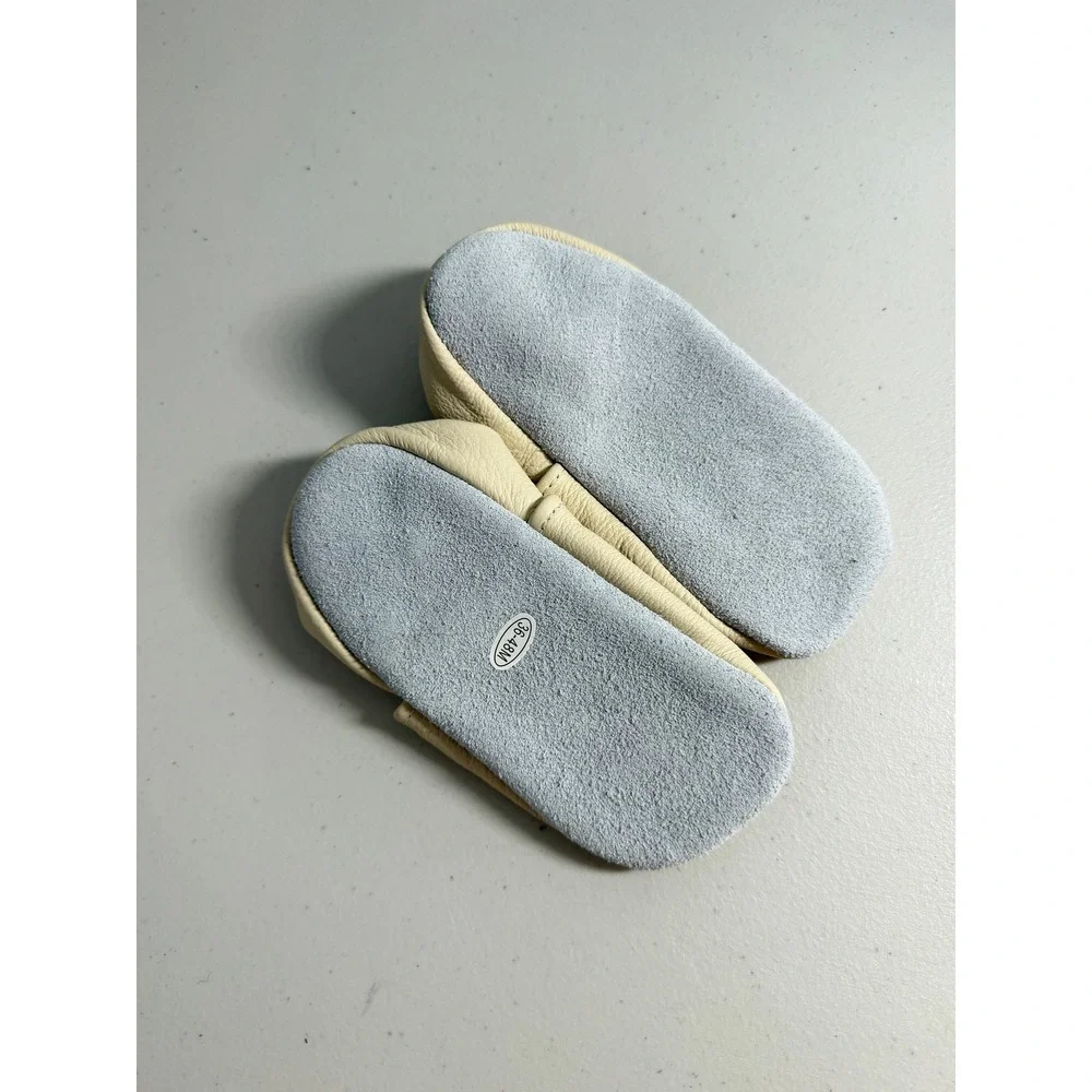 NWOT Carozoo Reindeer Leather Soft Sole Moccasins Toddler Shoes Cream 36 -‎ 48M